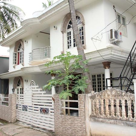 Jj'S White House Hotel Thrissur Bagian luar foto