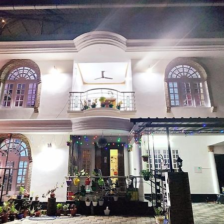 Jj'S White House Hotel Thrissur Bagian luar foto