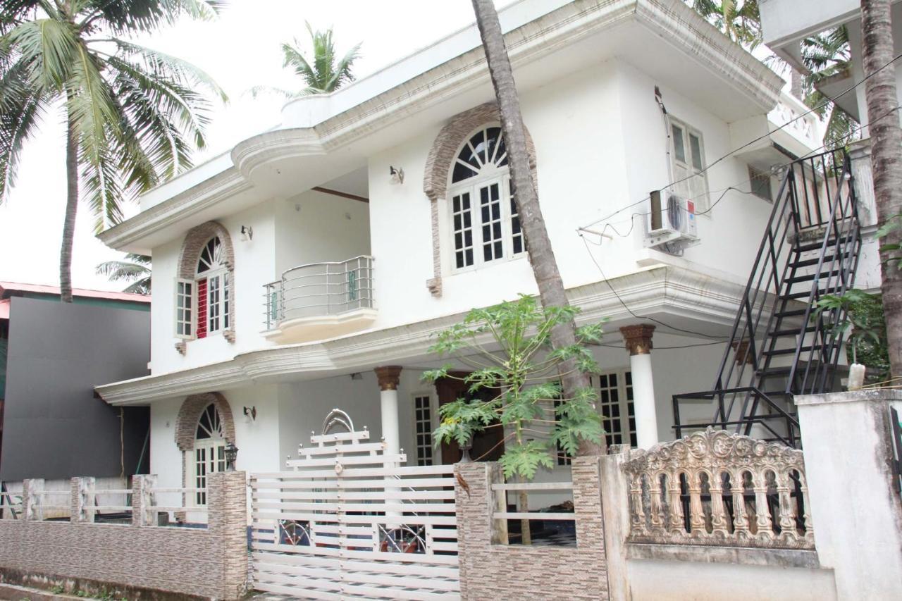 Jj'S White House Hotel Thrissur Bagian luar foto