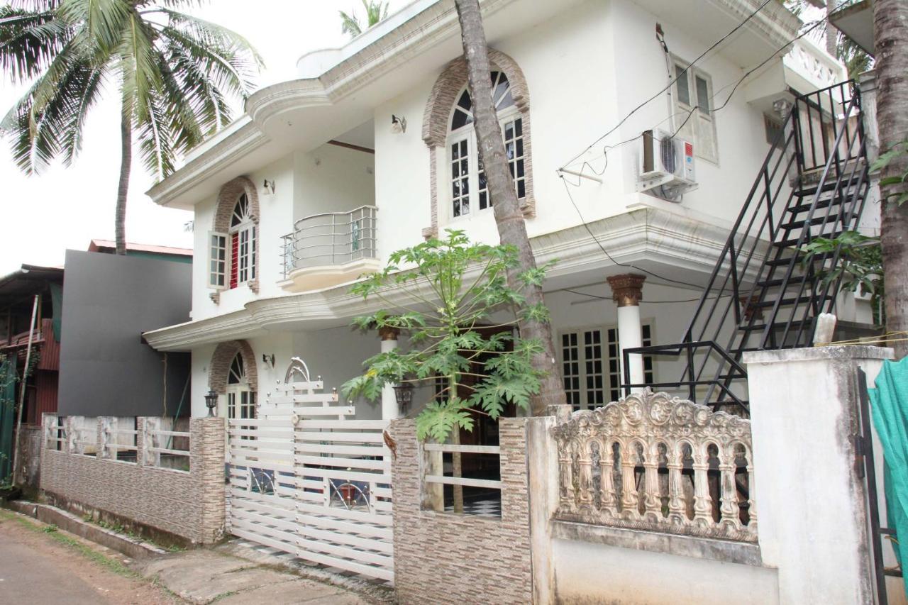 Jj'S White House Hotel Thrissur Bagian luar foto