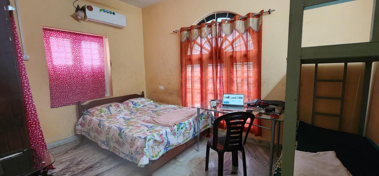 Jj'S White House Hotel Thrissur Bagian luar foto