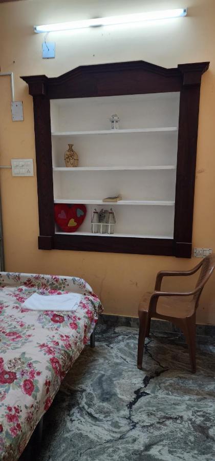 Jj'S White House Hotel Thrissur Bagian luar foto