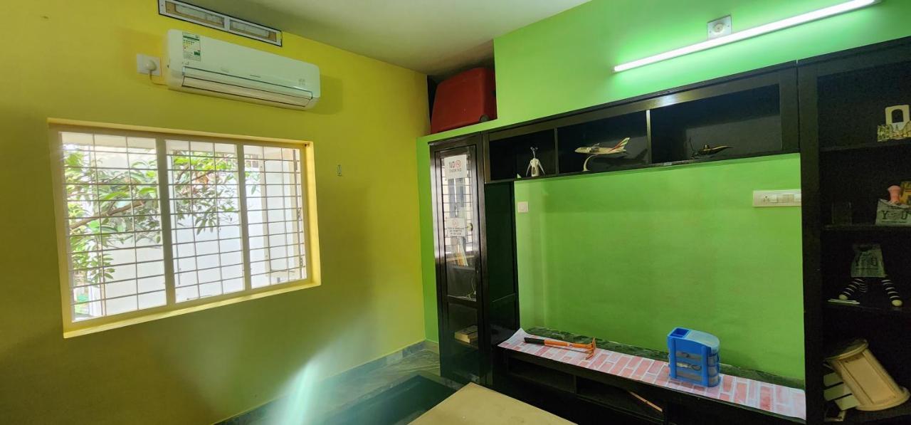 Jj'S White House Hotel Thrissur Bagian luar foto