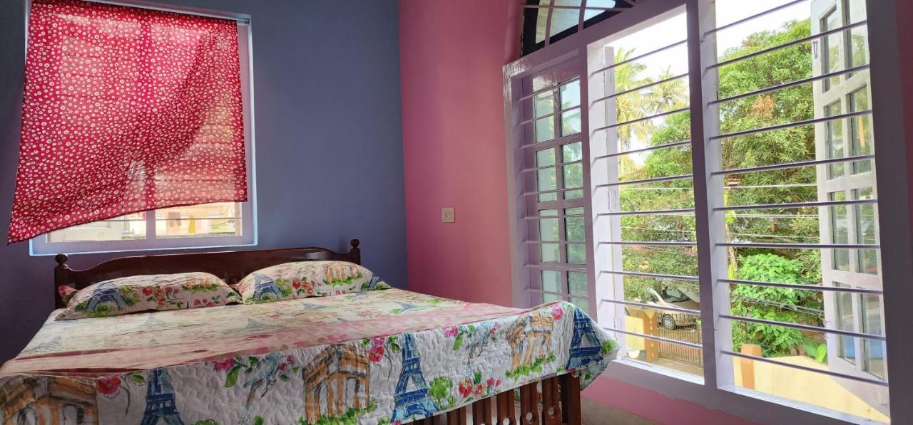Jj'S White House Hotel Thrissur Bagian luar foto