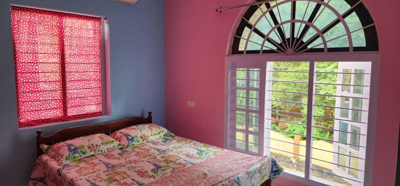 Jj'S White House Hotel Thrissur Bagian luar foto