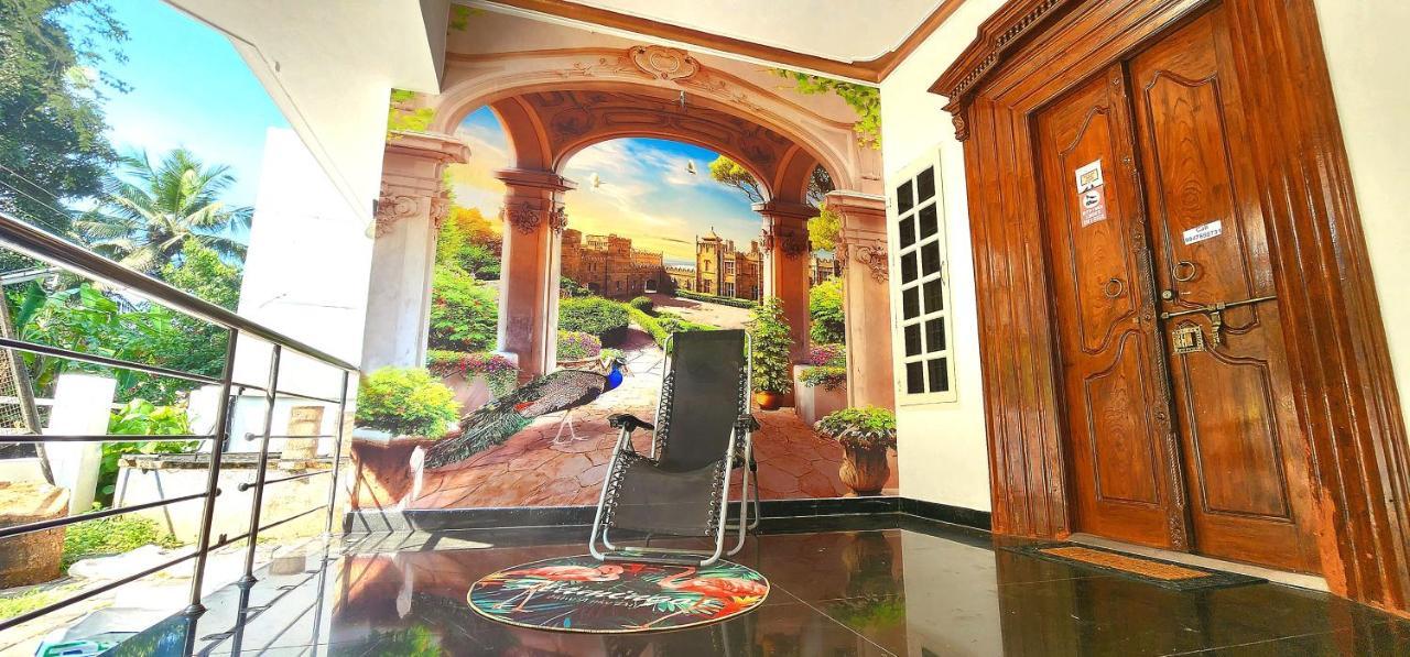 Jj'S White House Hotel Thrissur Bagian luar foto
