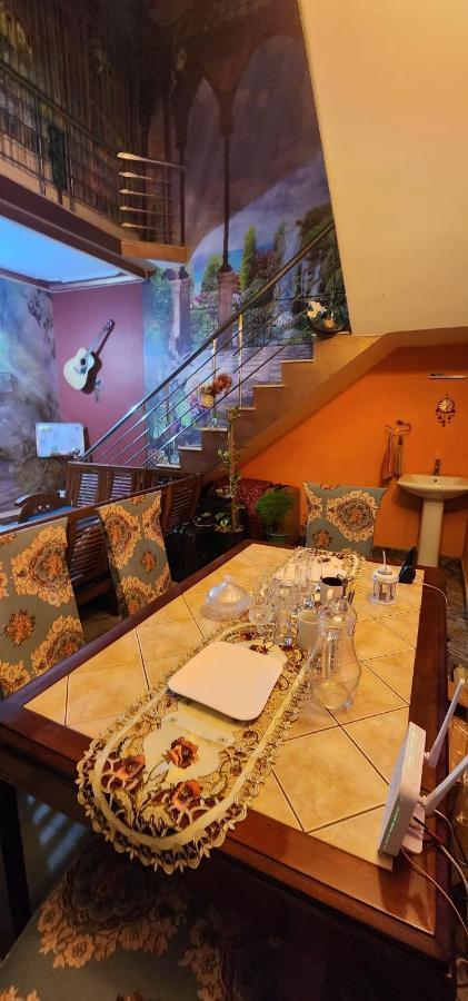Jj'S White House Hotel Thrissur Bagian luar foto
