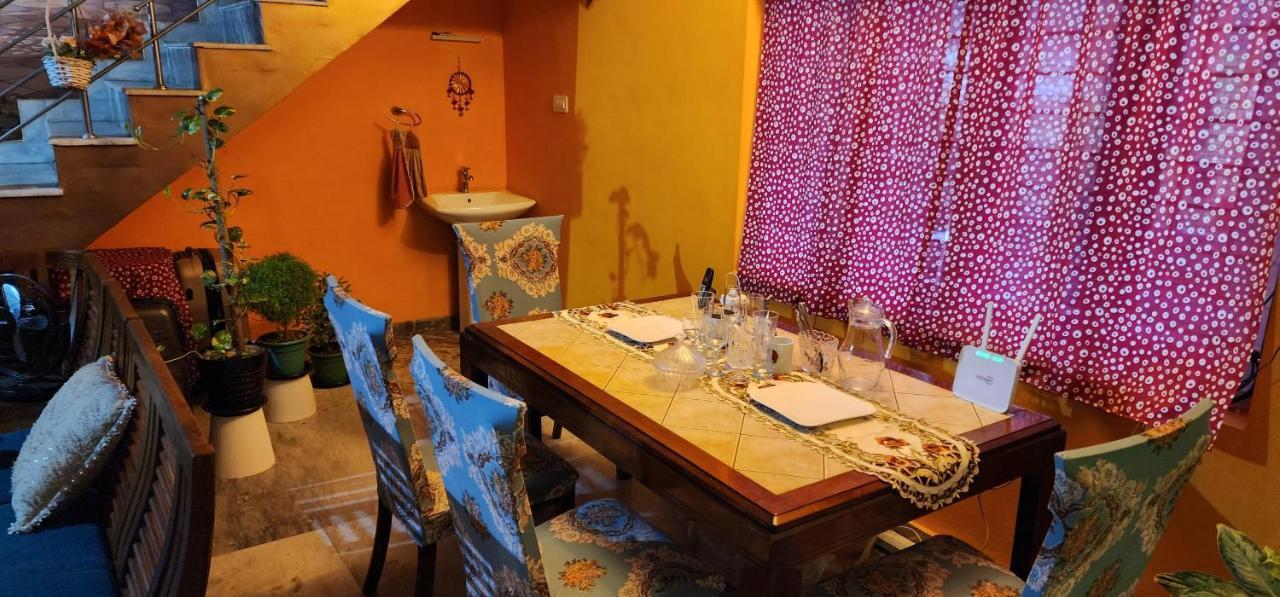 Jj'S White House Hotel Thrissur Bagian luar foto