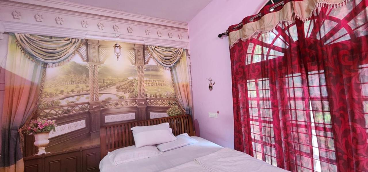Jj'S White House Hotel Thrissur Bagian luar foto